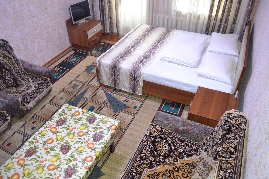 Friends Guest House & Hostel Бишкек Экстерьер фото