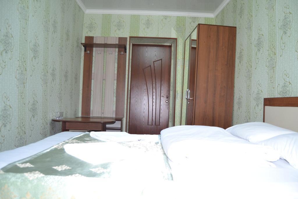 Friends Guest House & Hostel Бишкек Экстерьер фото