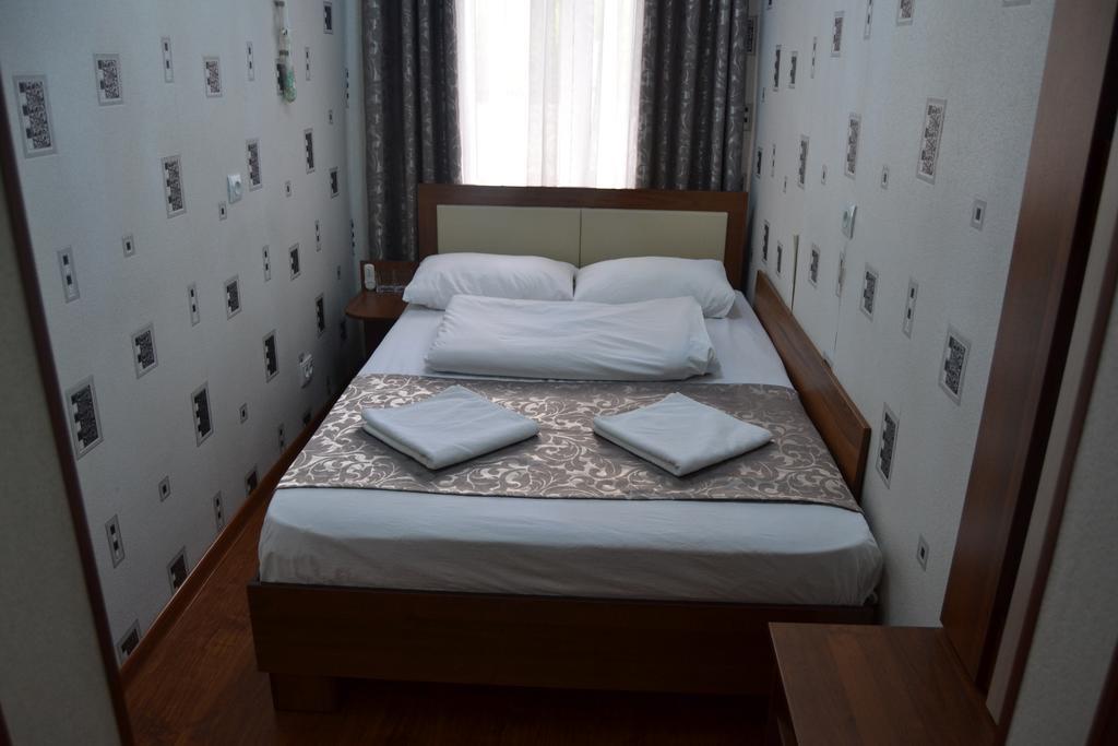 Friends Guest House & Hostel Бишкек Экстерьер фото