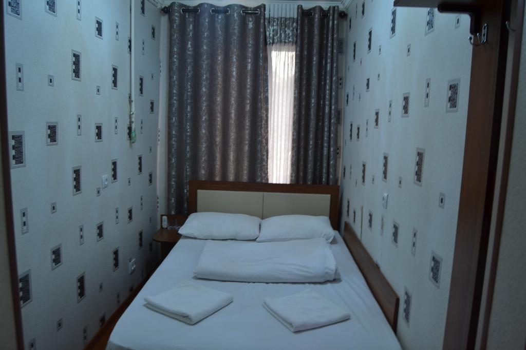 Friends Guest House & Hostel Бишкек Экстерьер фото