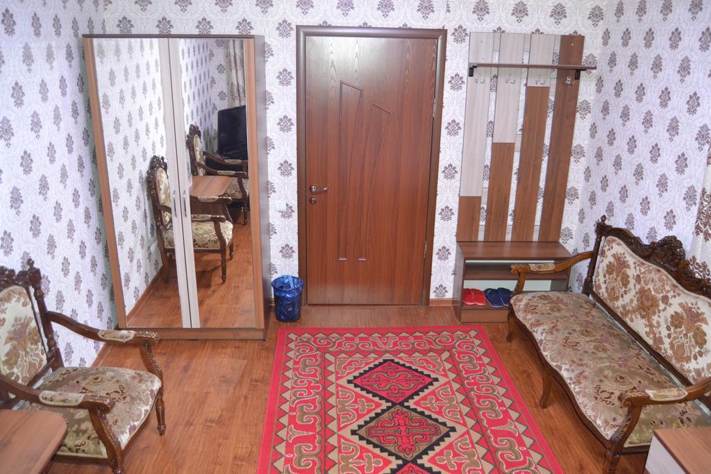 Friends Guest House & Hostel Бишкек Экстерьер фото