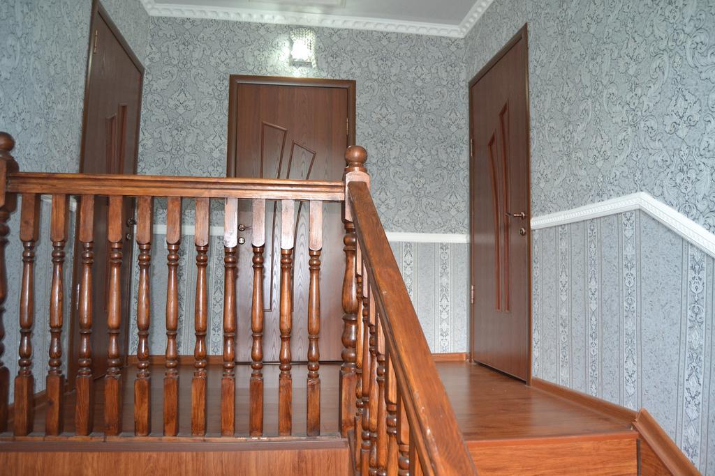 Friends Guest House & Hostel Бишкек Экстерьер фото