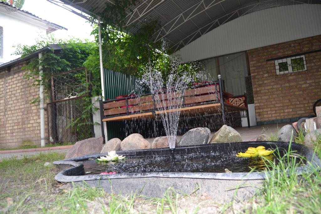 Friends Guest House & Hostel Бишкек Экстерьер фото