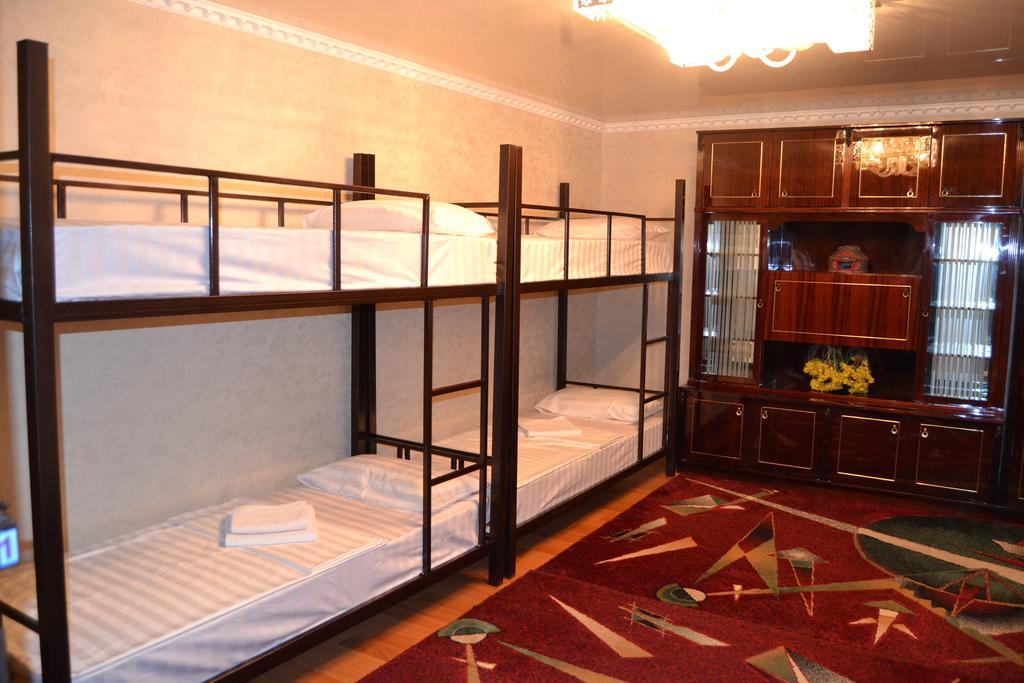Friends Guest House & Hostel Бишкек Экстерьер фото