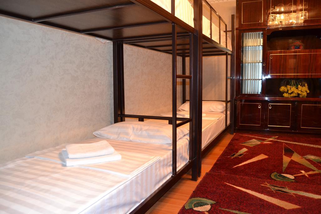 Friends Guest House & Hostel Бишкек Экстерьер фото