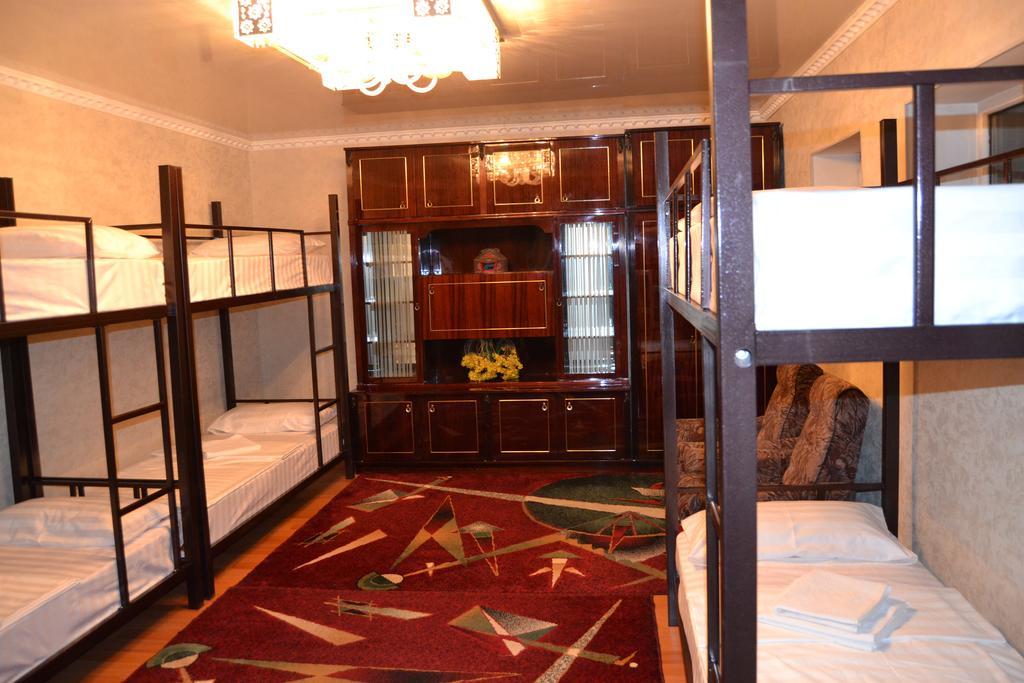 Friends Guest House & Hostel Бишкек Экстерьер фото
