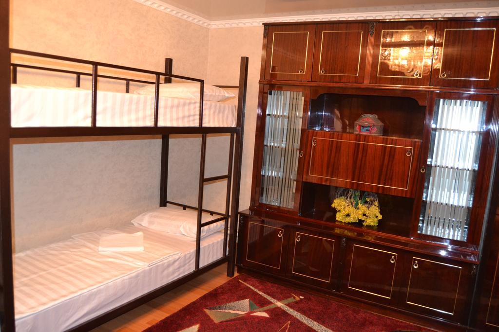 Friends Guest House & Hostel Бишкек Экстерьер фото