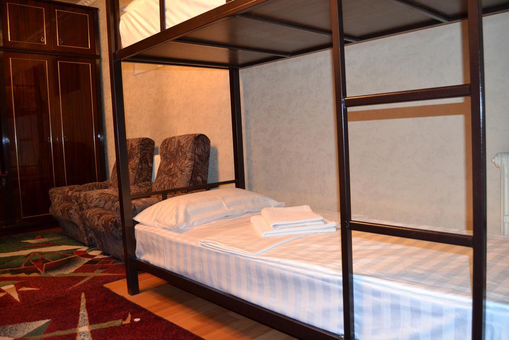 Friends Guest House & Hostel Бишкек Экстерьер фото