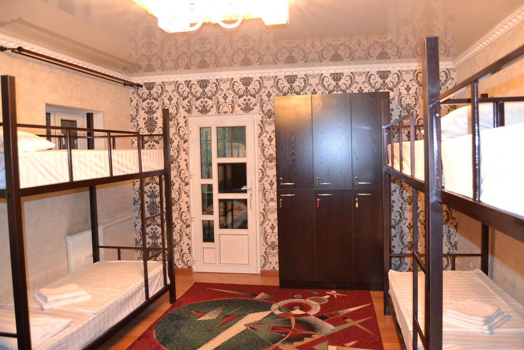 Friends Guest House & Hostel Бишкек Экстерьер фото