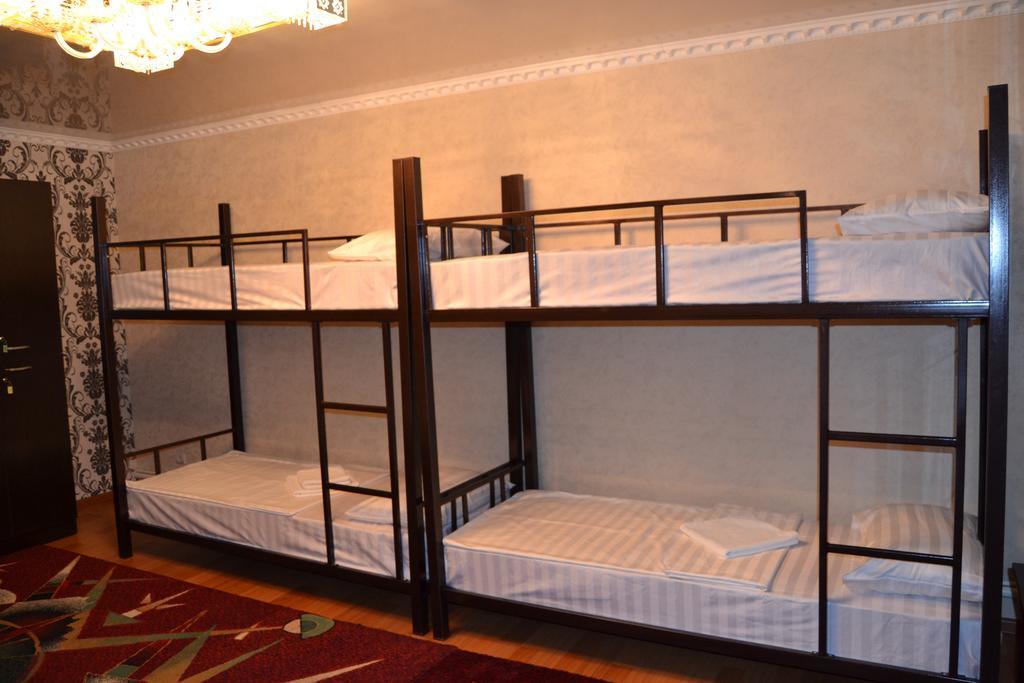 Friends Guest House & Hostel Бишкек Экстерьер фото