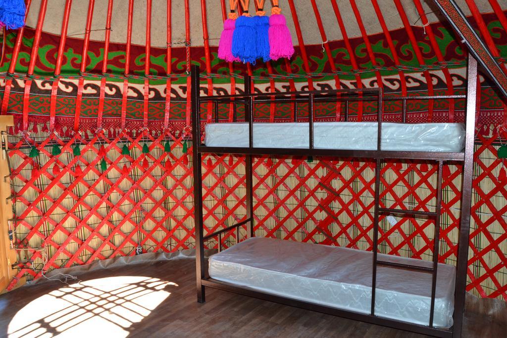 Friends Guest House & Hostel Бишкек Экстерьер фото