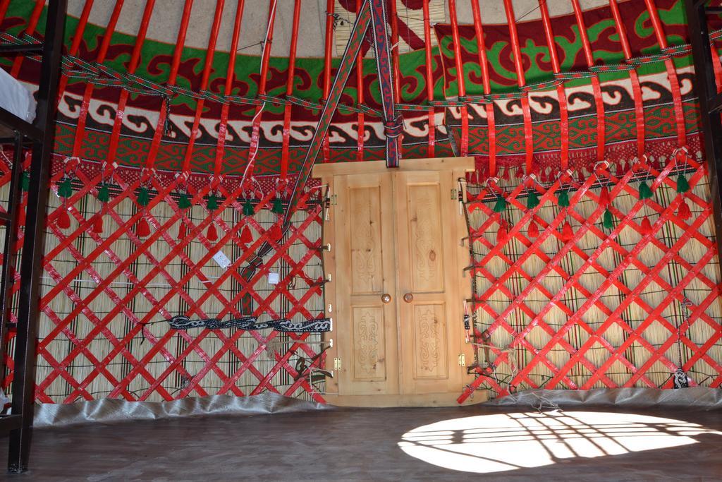 Friends Guest House & Hostel Бишкек Экстерьер фото