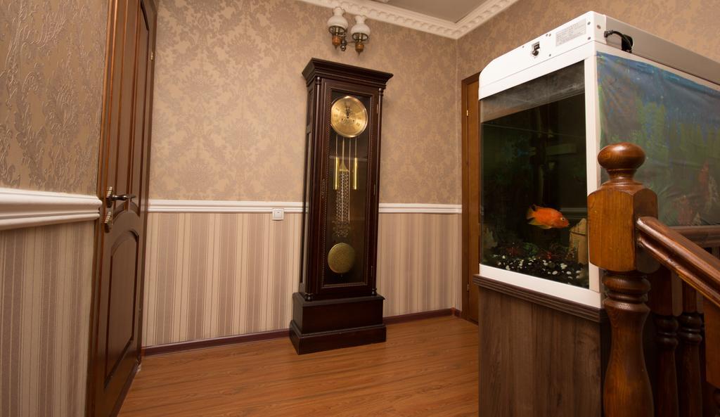 Friends Guest House & Hostel Бишкек Экстерьер фото