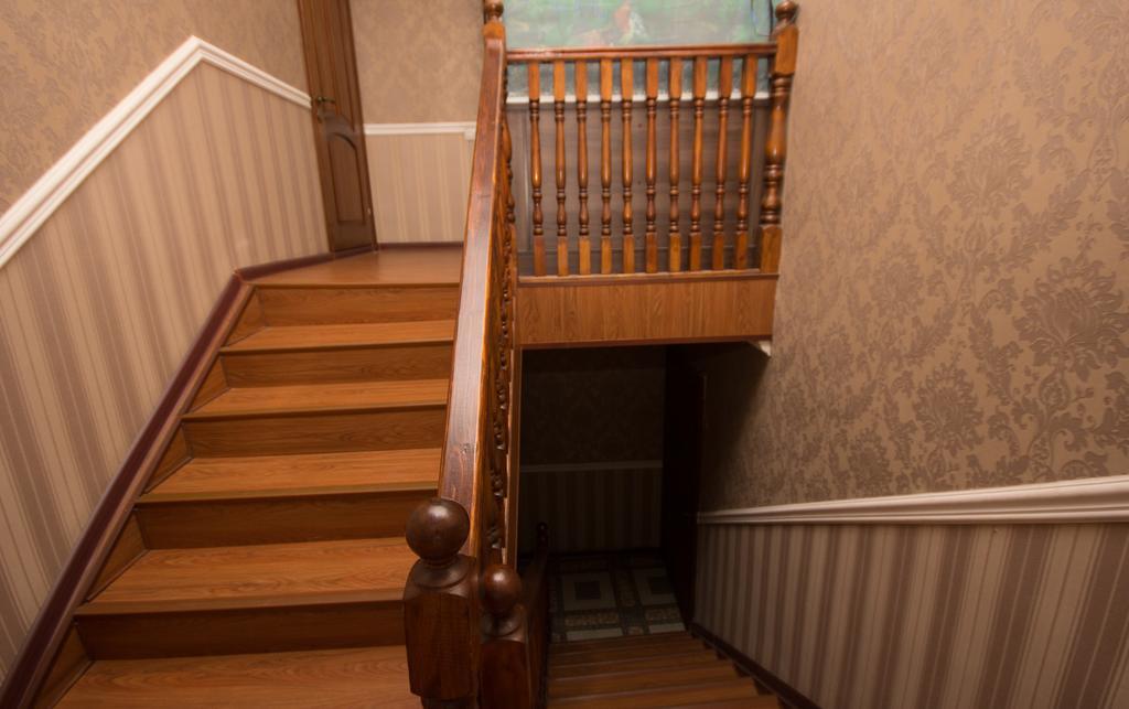 Friends Guest House & Hostel Бишкек Экстерьер фото