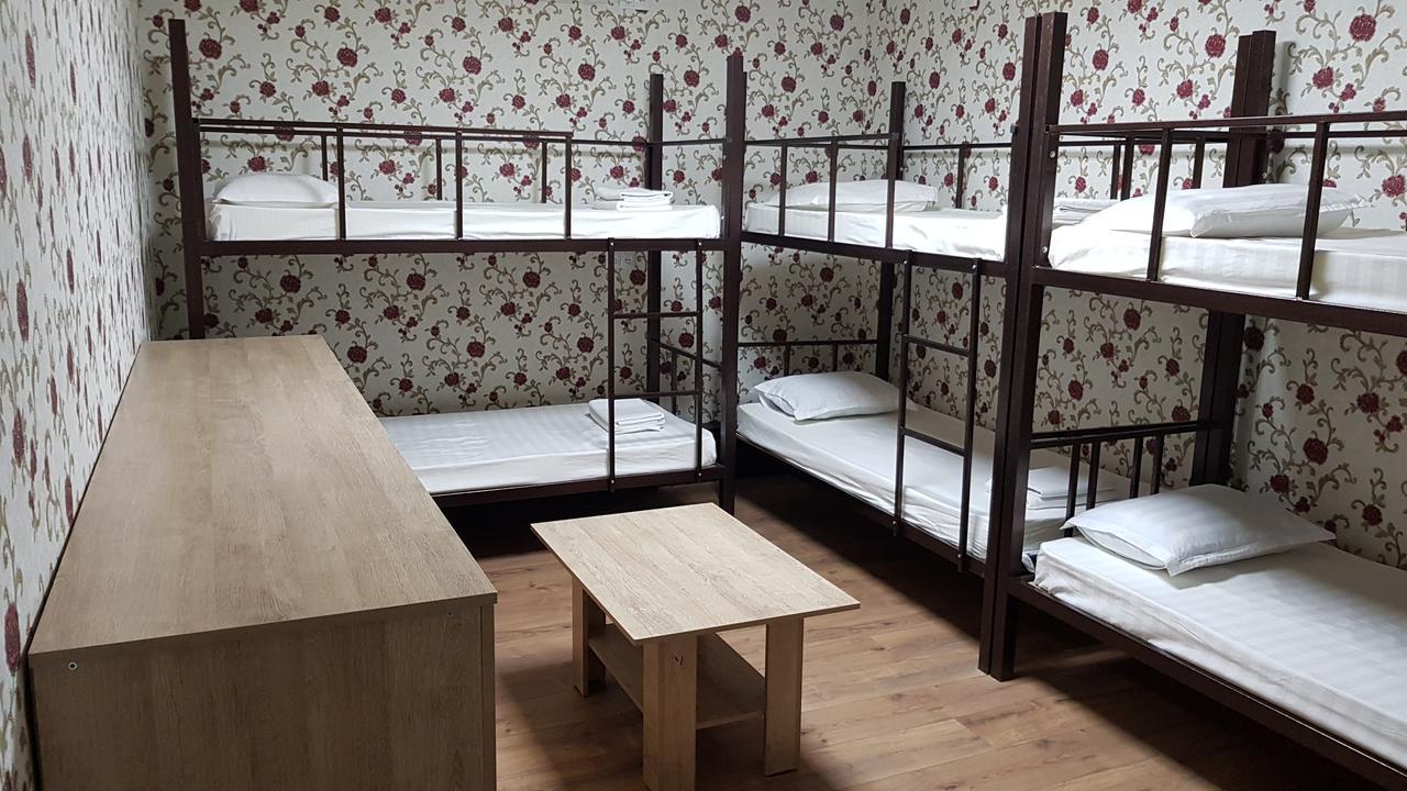 Friends Guest House & Hostel Бишкек Экстерьер фото